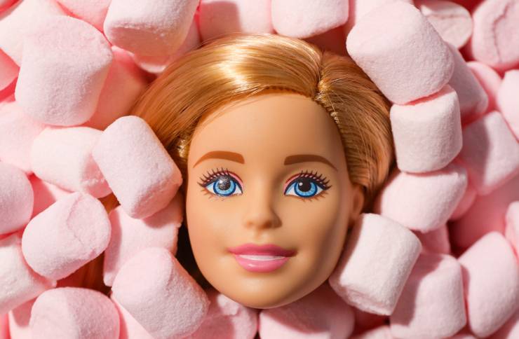 testa di barbie nei marshmallow