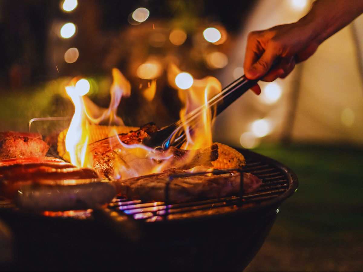 Persona che si occupa del barbecue