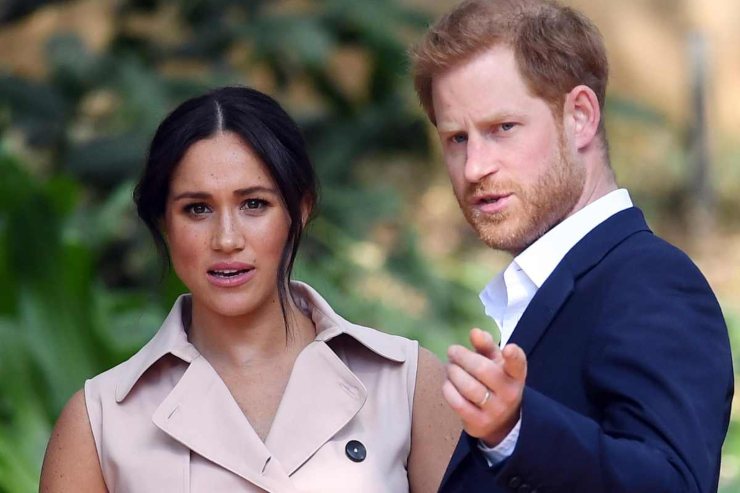 Principe Harry e Meghan Markle volti infastiditi 