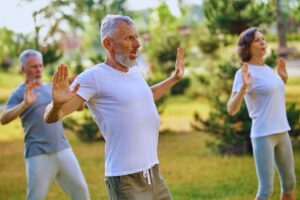 Gruppo di persone che pratica il Tai Chi