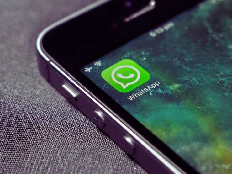 Smarphone con icona Whatsapp