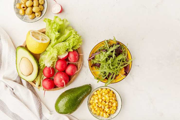 avocado, insalata mais